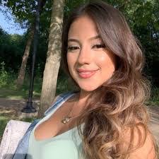 Emily Calderaro's Instagram, Twitter & Facebook