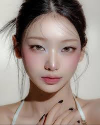 打造仙子的空靈感！2025 人氣「歐若妝」 清透與活力兼備