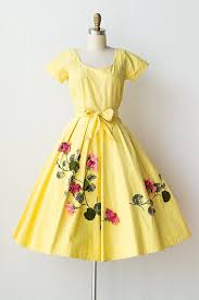 Vintage 1950s Yellow Dress Felt Flowers I Would Buy This Dress For You Hannah If It Were Half The Price Sorry Sweetie Vintage Dresses Dresses Pretty Dresses