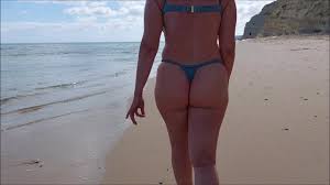 HOT JUICY ASS BEACH WALK