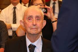 Tasmanian WWII veteran Godfrey Flack awarded highest French military honour 