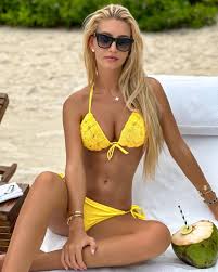 Sona Holenakova - Free pics, galleries & more at Babepedia