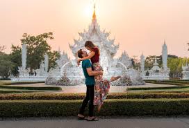 Couples that travel together have a deeper connection, better sex. 38 Inspiring Travel Love Stories Of Falling For A Stranger On The Road