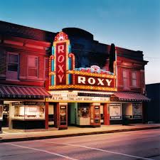 Top 20 Things To Do In Los Angeles The Famous Roxy Theatre Vintage Movie Theater Historic Theater Classic Movie Theaters
