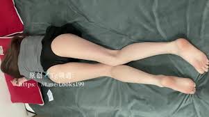 UUS1980 (looks brother) is the latest high-value two-view angle snap This  girl is the one who pretends to be asleep in the KTV (2)