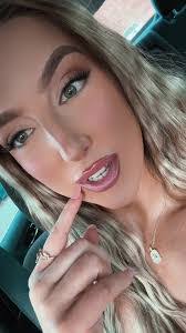 Abbie Richard's Instagram, Twitter & Facebook