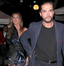 Том ка́улитц — гитарист немецкой группы tokio hotel, мультиинструменталист и продюсер. Tom Kaulitz Dating Status Girlfriend Wedding Engaged Married