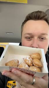 Trying the NEW vanilla slices from @redrooster_au #foodie #foodreview  #mukbang #fastfood #redrooster