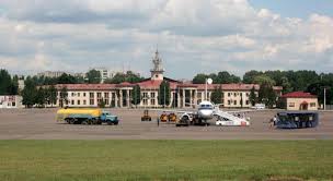 Дітям доводиться ділити один плед на двох. Lvivskij Aeroport Vidnovit Obslugovuvannya Regulyarnih Rejsiv V Staromu Terminali Unian