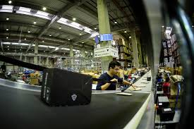 Tesaturi de la dantela matase voal tafta si brocart pana la captuseala vatelina si tul se comercializeaza. Top 4 InvestiÈiile Emag In Eficientizarea Èi Optimizarea Procesului De Livrare Gadget Ro Hi Tech Lifestyle