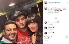 لكن الفنان علي الغرير كان يحتفظ بصور طفولته ولن ينشر اي صورة من طفولته عبر مواقع التواصل. Ø±Ø§Ù…Ø² Ø¬Ù„Ø§Ù„ ÙŠØªÙ†Ù…Ø± Ø¹Ù„Ù‰ Ù†Ø¬Ù„ ØºØ§Ø¯Ø© Ø¹Ø§Ø¯Ù„ ÙˆØ§Ù„Ø£Ø®ÙŠØ±Ø© ØªØ±Ø¯ Ù…Ø¬Ù„Ø© Ø§Ù„Ø¬ÙˆÙ‡Ø±Ø©