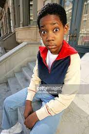 Tyler James Williams Stars As Chris In Everybody Hates Chris On Upn Tout Le Monde Deteste Chris Prince De Bel Air Fond D Ecran Telephone