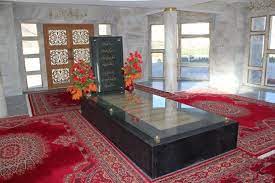 احمد ولی مسعود، رییس بنیاد احمد شاه مسعود از حکومت جدید افغانستان خواسته است که تصویر مقبرۀ برادرش احمد شاه مسعود باید در بانک نوت های افغانستان چاپ شود و دیگر امتیازات رسمی قهرمان ملی تعریف شود. ØªØ±ÙˆØ±ÛŒØ³Øª Ù‡Ø§ÛŒ Ø§Ù„Ù‚Ø§Ø¹Ø¯Ù‡ Ø§Ø­Ù…Ø¯ Ø´Ø§Ù‡ Ù…Ø³Ø¹ÙˆØ¯ Ø±Ø§ ØªØ±ÙˆØ± Ú©Ø±Ø¯Ù†Ø¯ Ø¹Ú©Ø³