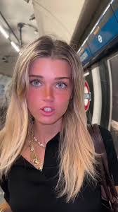 Estelle Carter's Instagram, Twitter & Facebook