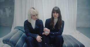 · et voilà, mon nouveau clip « ma soeur » est en ligne! Clara Luciani Ma Soeur Mizikoos