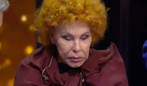 Ornella vanoni — l'appuntamento 04:44. Ornella Vanoni Si Addormenta In Diretta Tv Guarda Il Video Della Super Figuraccia Video