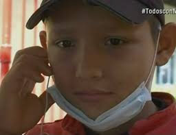 Niño bombero ayuda a víctimas de tragedia en Mocoa