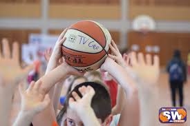 Eine starke bank für eine starke region. Spass Teamwork Und Die Besten Tricks Die Brose Bamberg Und Dritt Sowie Viertklassler Beim Basketballschnuppertag Lokale Nachrichten Aus Stadt Und Landkreis Schweinfurt