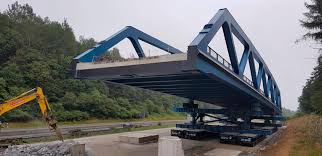 Sieh dir an, was andere leute sagen, und nimm an unterhaltungen teil. Nordbrucke Der B 54 Ist Abfahrbereit