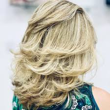 Hair is arranged into layers, with the top layers (those that grow nearer the crown) cut shorter than the layers beneath. 30 Upgraded Feathered Hair Cuts That Are Trendy In 2021 Hair Adviser