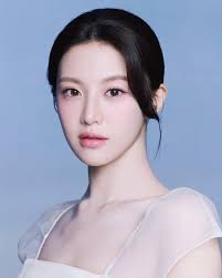 this go youn jung is so pretty 😍♥️ ~ Go Youn Jung x Lens Me From Brand L  Team #GoYounJung