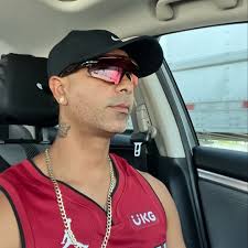 Roberto Bolaños Cuadros is with Cesar Ballesteros.