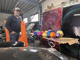 Dieser Betriebsinhaber erschafft Superhelden aus Metall