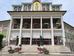 In principio fu la casa di cura la madonnina, fondata nel 1984 e rimasta per circa 30 anni punto di riferimento per la sanità barese. Casa Residenza Anziani La Madonnina Peranziani