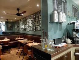 Ao isakaya,restaurant gastronomique japonais, élu meilleur restaurant japonais de l'année 2018, est situé au 12 rue de caumartin à paris 75009. Restaurant Chez Graff A Paris Guide Fooding Decoration Restaurant Restaurant Paris Restaurant
