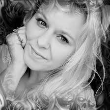 Does anybody know adrianna king she lives in eskridge ks she left her  drivers license at my job and wanting to get it back to her if you know her  have her