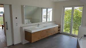 Ein wenig wehmütig bereiten wir uns auf den sich ankündigenden abschied des sommers vor. Waschtisch Mit Unterschrank Aus Eiche Tischplatte Und Waschbecken Aus Einem Stuck Mineralwerkstoff Badezimmer Badezimmer Waschtische Waschtisch Badezimmer