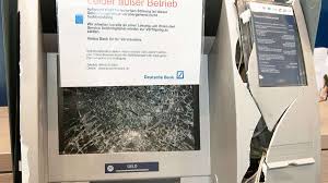 Deutsche bank has had a presence in ireland since 1991. Zwei Tater Scheitern An Geldautomat In Starnberg Starnberg