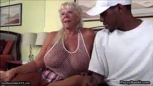 جدة تبلغ من العمر 72 عامًا تشتهي قضيبًا أسودًا كبيرًا / TUBEV.SEX ar