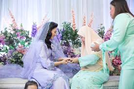 His birth sign is leo and his life path number is 4. Fasha Sandha Bertunang Dengan Aidil Aziz