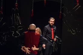 Alicja w krainie czarów jako królowa biała i czerwona I Ponowne Zjednoczenie Korei I Rez Lukasz Witt Michalowski Scena Prapremier Invitro 8 10 Portal Teatralny Pl Portal Teatralny