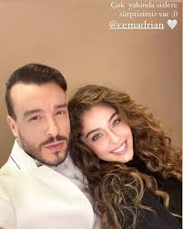 مسلسل جانبي الأيسر V Instagram سيلفي المغني جيم ادريان مع جيمري بايسال عبر ستوري انستقرام جيمري بتعليق لدينا لكم مفاجأة قريبا Ozgeyagiz Solyanim Esrab