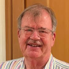 Kari Moe's Instagram, Twitter & Facebook