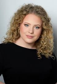 Sandra Hoesch's Instagram, Twitter & Facebook