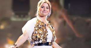 It's hard to know beatrice egli birth time, but we do know her mother gave birth to her on a tuesday. Beatrice Egli Floral Chain And Colorful Puff Skirt A Striking Birthday Look