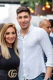 وقالت الإعلامية ريهام سعيد في نفس اللقاء: Ø´Ø§Ù‡Ø¯ ØªØºÙŠÙŠØ±Ø§Øª Ø¬Ø°Ø±ÙŠØ© ÙÙŠ ÙˆØ¬Ù‡ Ø±ÙŠÙ‡Ø§Ù… Ø³Ø¹ÙŠØ¯ ÙÙŠ Ø£ÙˆÙ„ Ø¸Ù‡ÙˆØ± Ø¨Ø¹Ø¯ Ø§Ù„Ù…Ø±Ø¶ Ø§Ù„Ø±Ø§ØµØ¯ Ø§Ù„Ø¹Ø±Ø§Ù‚ÙŠ
