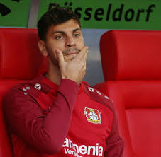 Austria international aleksandar dragovic moves from bayer 04 leverkusen to premier league club leicester city. Fussball Dragovic Nach Leicester Tragodie Ich Steige Nie Wieder In Einen Hubschrauber Welt