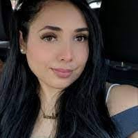 Elizabeth Deniz's Instagram, Twitter & Facebook