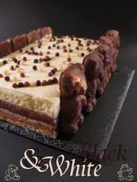 Un Entremets Tres Leger Crousti Mousseux Qui Mele La Force Du Chocolat Noir A La Douceur Lactee Du Chocolat Blanc Gateaux Et Desserts Tout Chocolat Chocolat