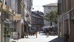 Comparez les avis, les photos et les tarifs avec un plan interactif. Bourg En Bresse A 50 Minutes Du Beaujolais Destination Beaujolais