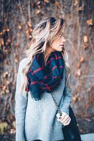 Women S Grey Oversized Sweater Black Quilted Leather Crossbody Bag Navy Plaid Scarf Fashion Style Fall Outfits