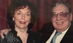 Familj säger farväl till mamma med Alzheimers: Tittar på pappan och inser  det hjärtskärande