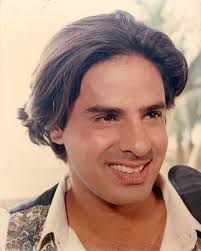 Men's hair in the 90s created several new trends. 90s Celeb Inspired Hairstyles For Men That Should Make A Comeback