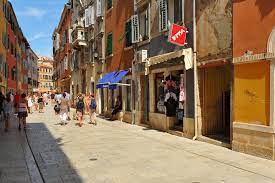 Auf unserer liste der top 10 sehenswürdigkeiten von kroatien hat sie einen fixen platz. Rovinj Sehenswurdigkeiten Rovinj Com