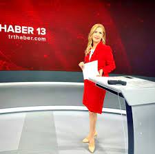 .haberleri ile ilgili tüm sıcak gelişmeleri sayfamızdan takip edebilirsiniz. Canli Yayinda Bayilan Trt Spikeri Nilgun Balkac Kimdir Nilgun Balkac Kac Yasinda Nereli Nilgun Balkac Hayati Ve Biyografisi Haberler