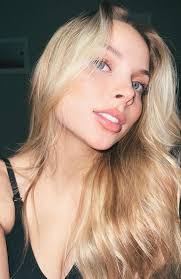 Sarah Renn's Instagram, Twitter & Facebook